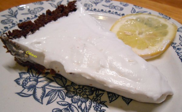 Legjobb, ha legalább egy órát áll a hűtőbe felvágás előtt! Nálunk nem volt erre idő, megjöttek a nagyszülők köszönteni. :-))