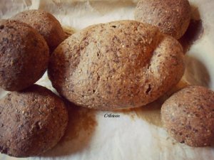 1 kenyér és 5 zsömi.